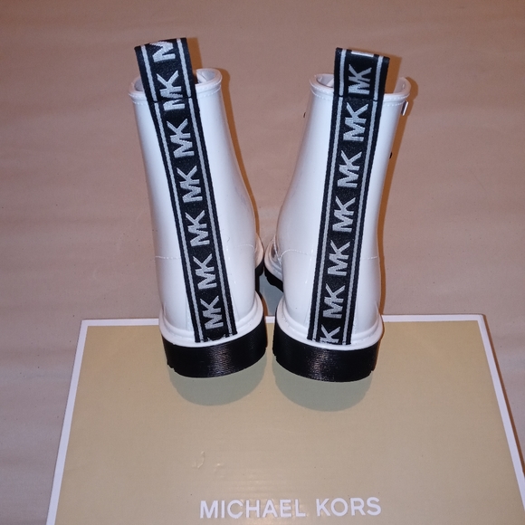 Michael Kors Tavie Rainboot - Picture 6 of 7